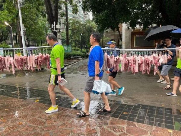 淘配网配资 广州一小区喊业主减肥，减重一斤奖一斤猪肉