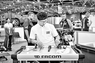 658配资  巧手匠心 筑梦强国——新时代我国技能人才队伍建设成就斐然