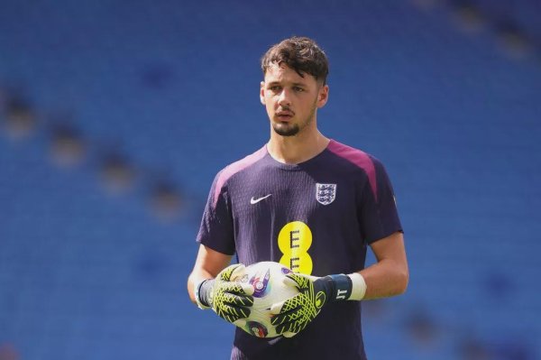 新宝配资 曼晚：受限于欧冠规则，曼城正筹划将本土青训门将特拉福德召回